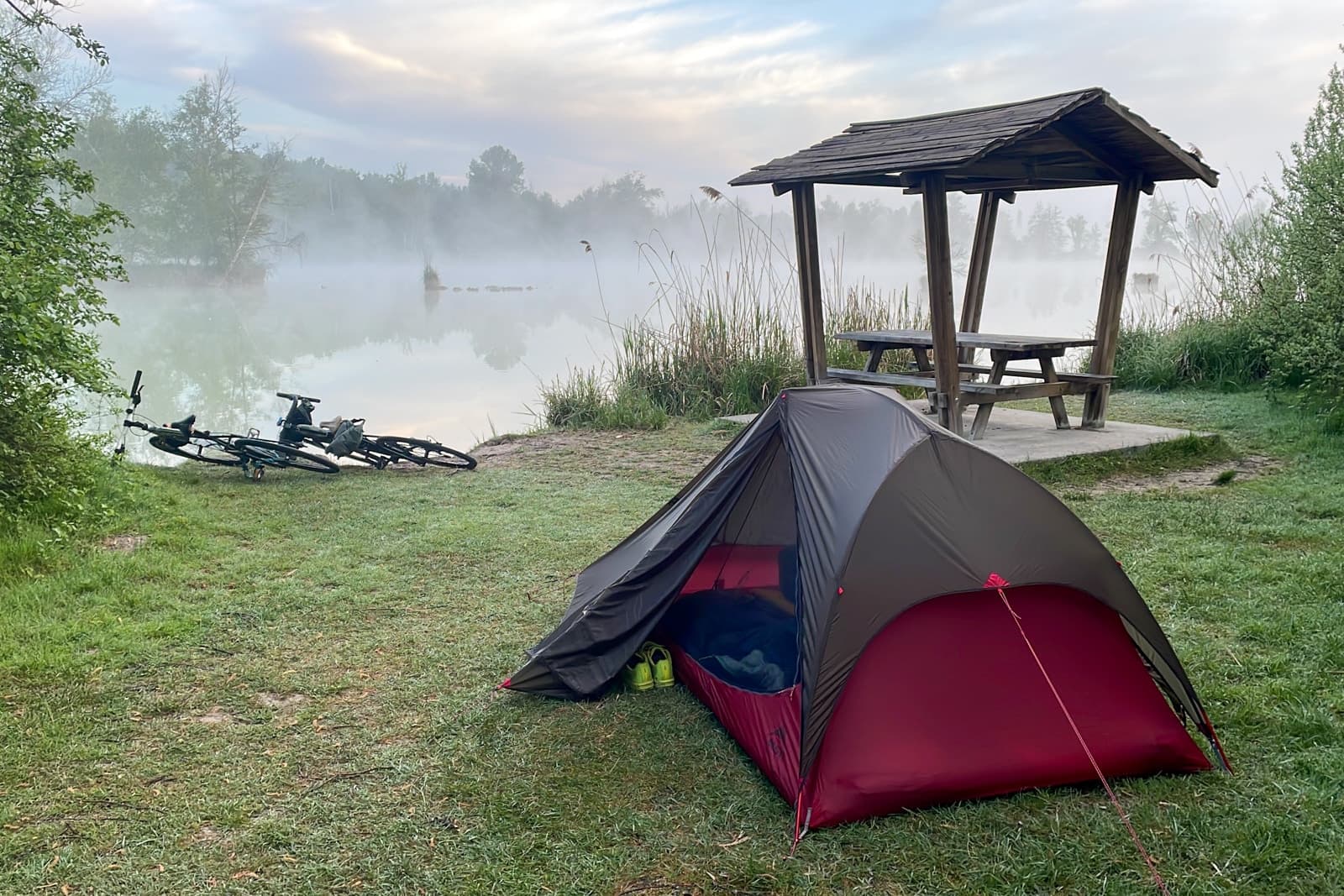 Meilleur matériel de camping ultra-léger : Le guide ultime pour le bivouac en haute montagne